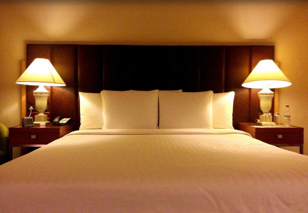 คอร์ตยาร์ด ไฮเดอราบัด Hotel ภายนอก รูปภาพ A bed