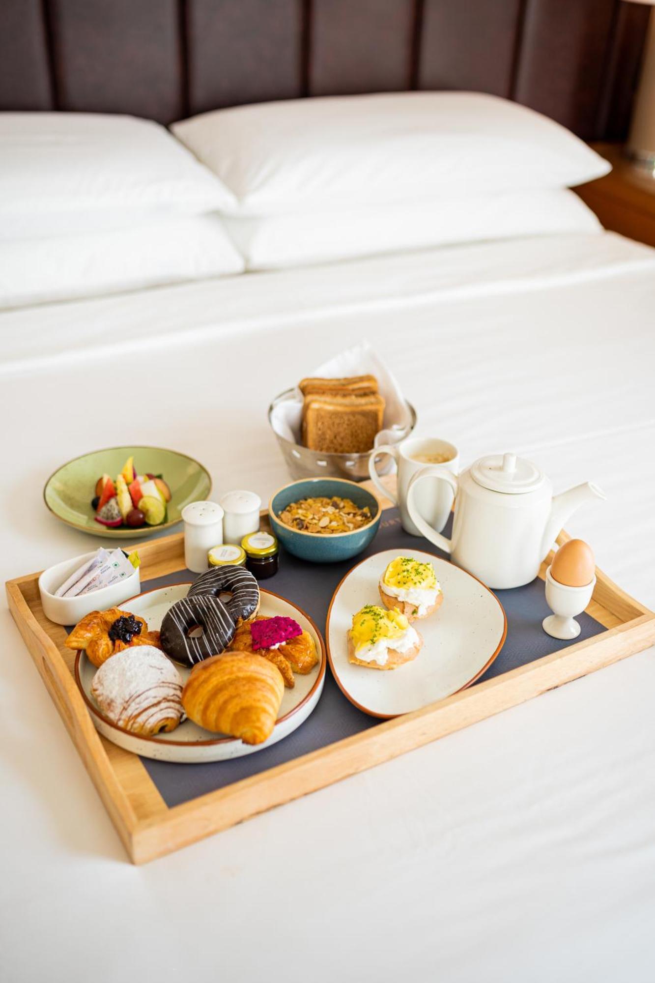 คอร์ตยาร์ด ไฮเดอราบัด Hotel ภายนอก รูปภาพ A breakfast tray