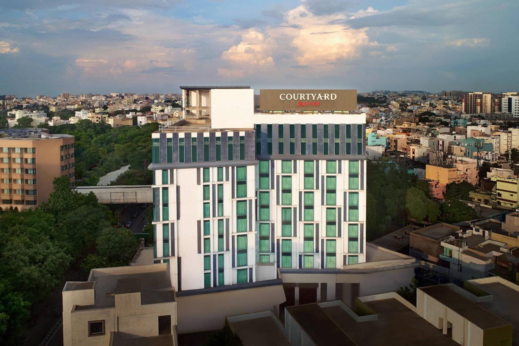 คอร์ตยาร์ด ไฮเดอราบัด Hotel ภายนอก รูปภาพ Courtyard by Marriott, Hyderabad